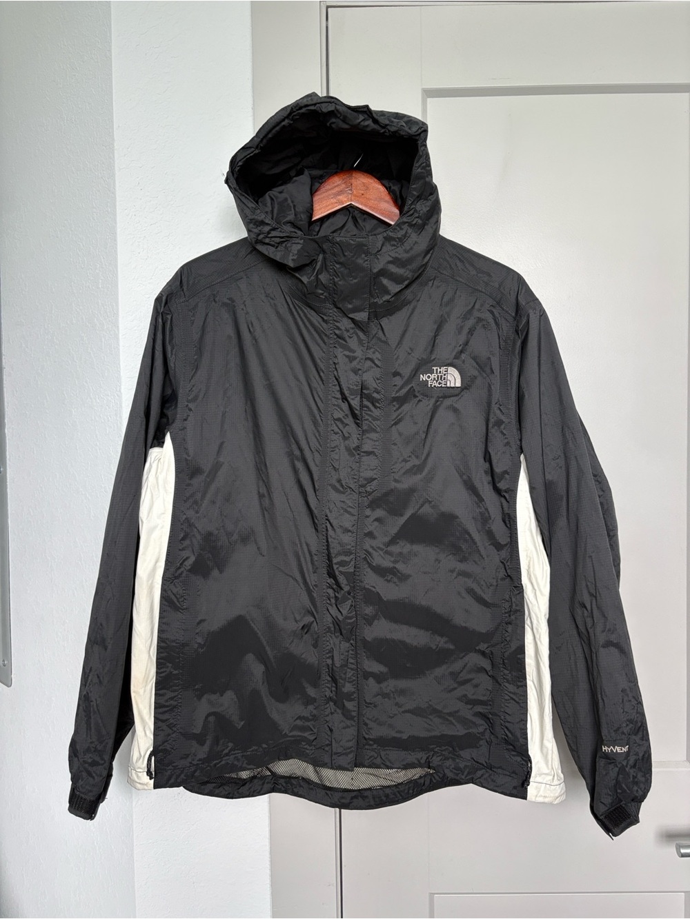 THE NORTH FACE HOODED HYVENT WINDBREAKER JACKET BLACK/WHITE WOMEN’S XL